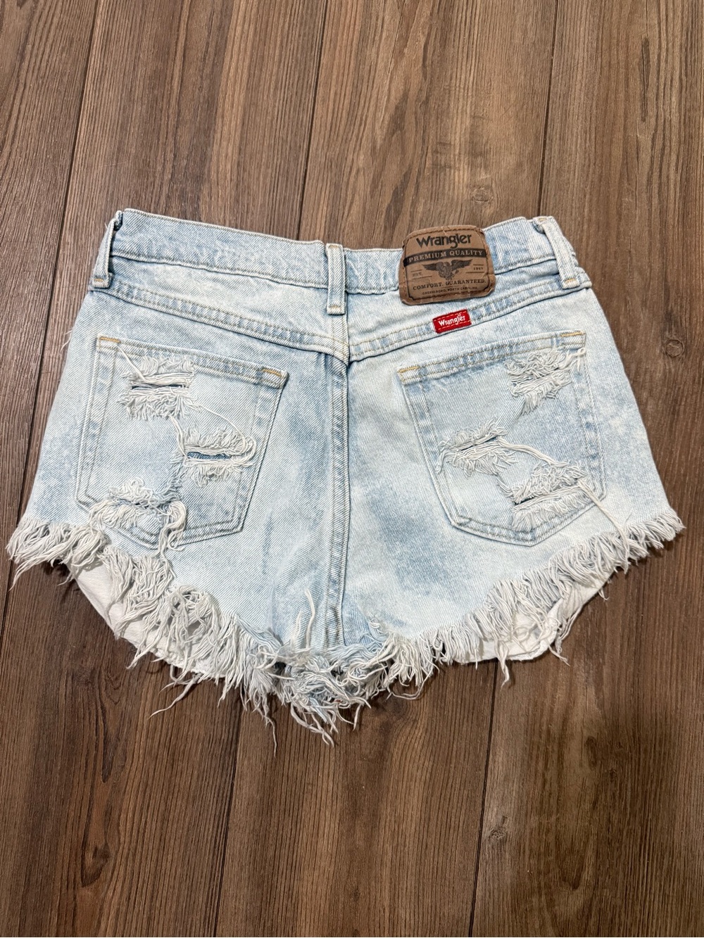 Wrangler Distressed Cutoff Denim Shorts Light Wash High Rise Size 29 - Picture 1 of 4